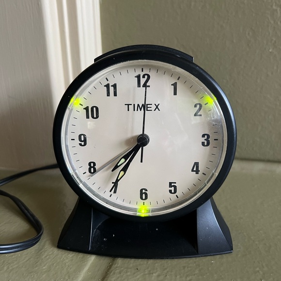 Vintage Timex Alarm Clock - Picture 1 of 5